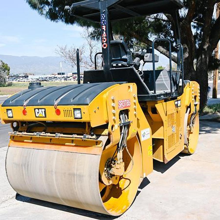 2017 CAT CB44B